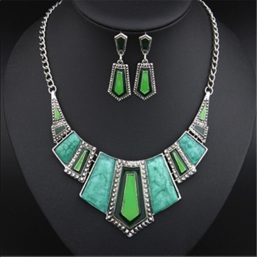 Gorgeous Vintage Bold Boho Statement Necklace Set - Picture 2 of 3